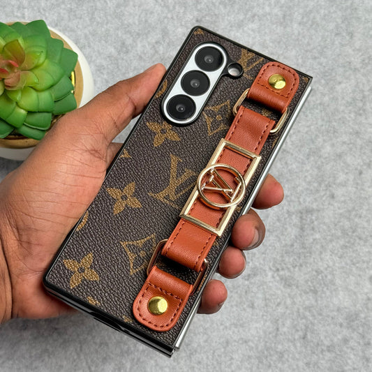 Чохол-тримач на ремінці люксового бренду для Samsung Z Fold 7-4